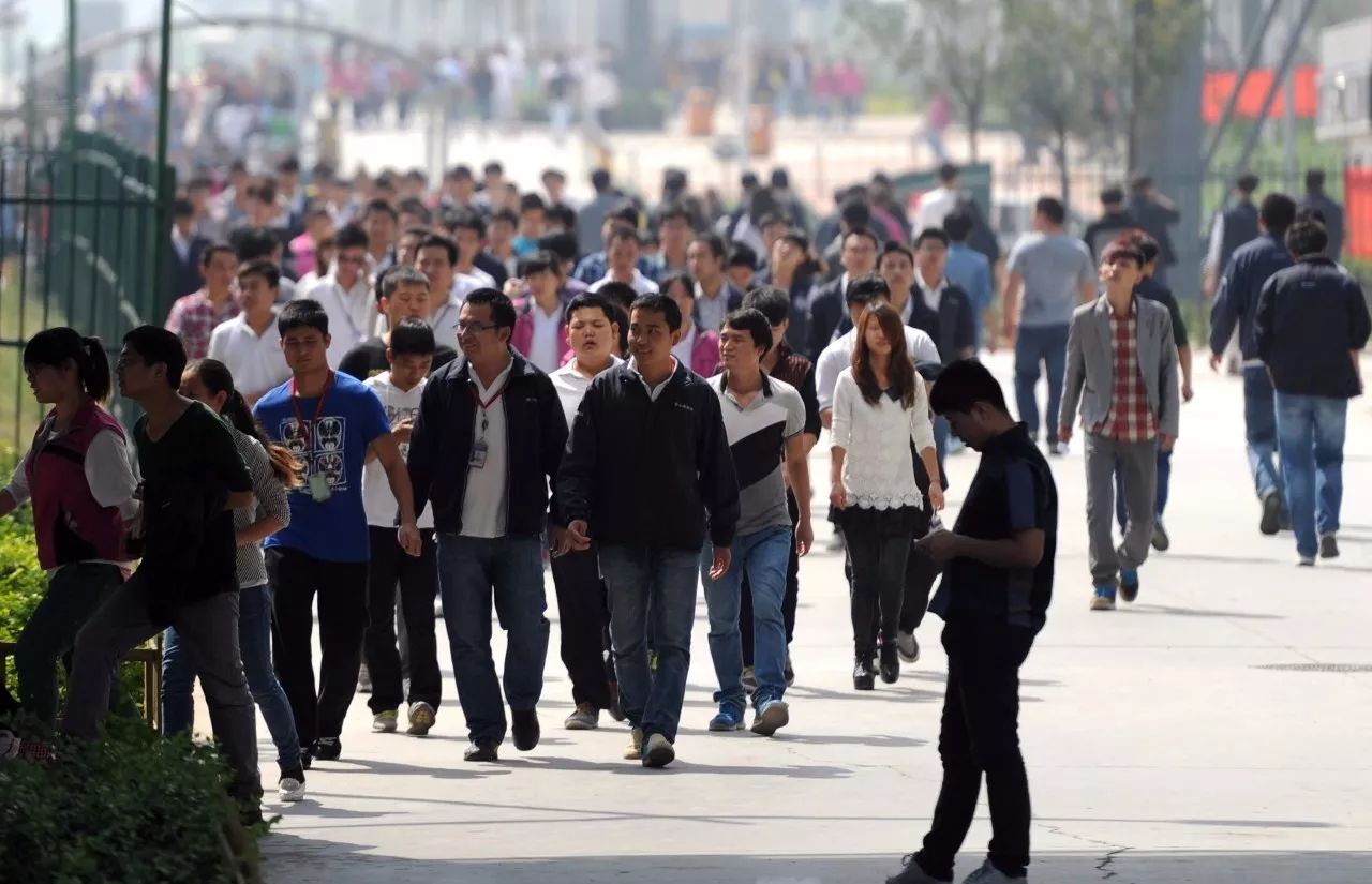 “iPhone之城”郑州：全球一半订单也赎不回25万人的青春